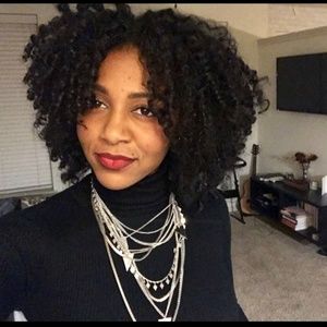 Meet your Posher, Courtney